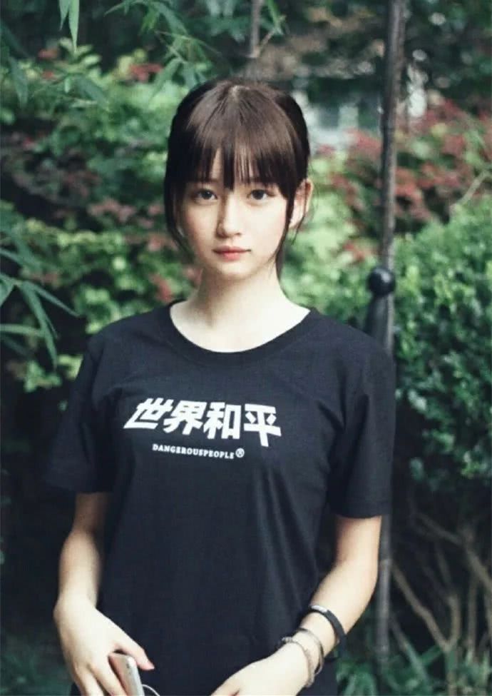 00后网红董事长揭秘00后网红董事长背后的故事，创业之路与成功秘诀